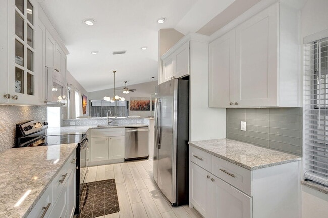 Building Photo - 15 Admirals Ct