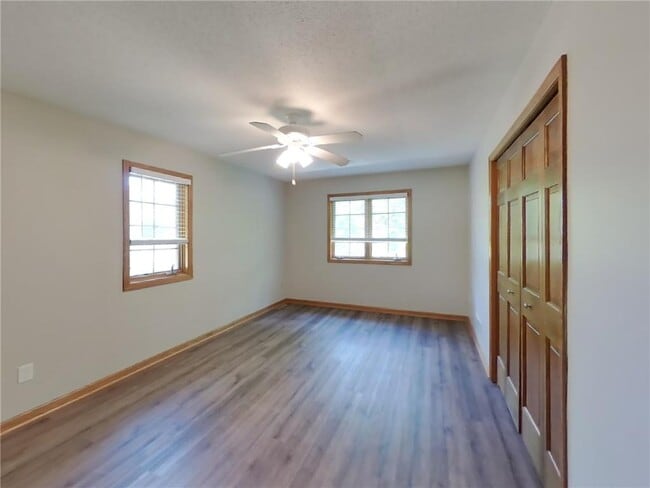 Building Photo - 5585 Rosewood Ln