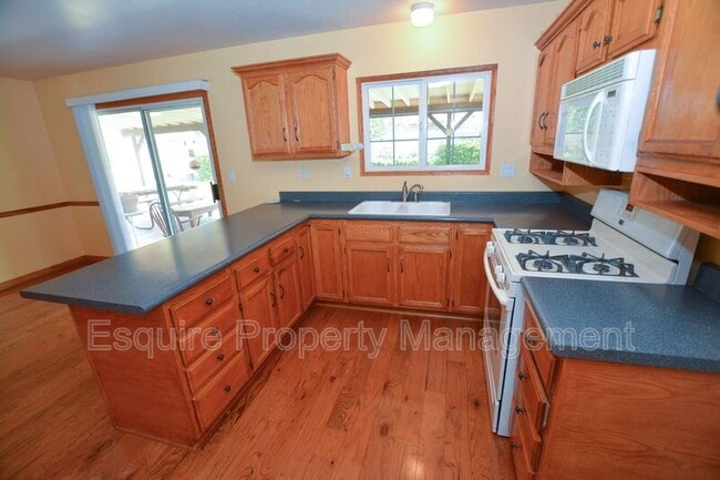 Building Photo - 730 Jay Ave