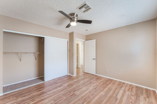Building Photo - Single Story  2 bedroom and 2 bathroom Con...