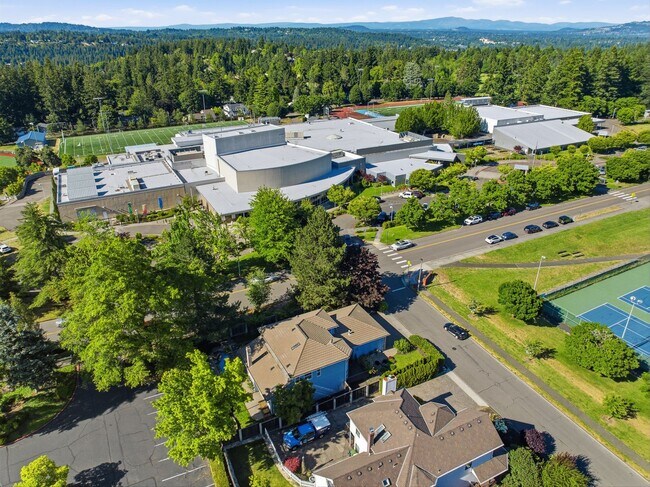 Building Photo - 17903 Ridge Lake Dr