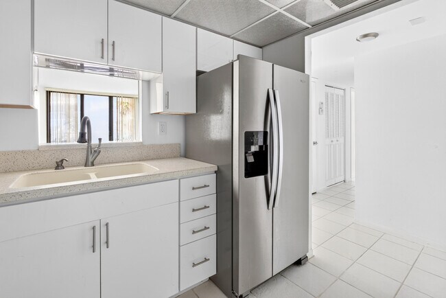 Building Photo - 3540 S Ocean Blvd