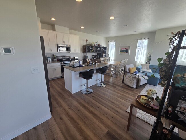 Building Photo - 817 W 510 S