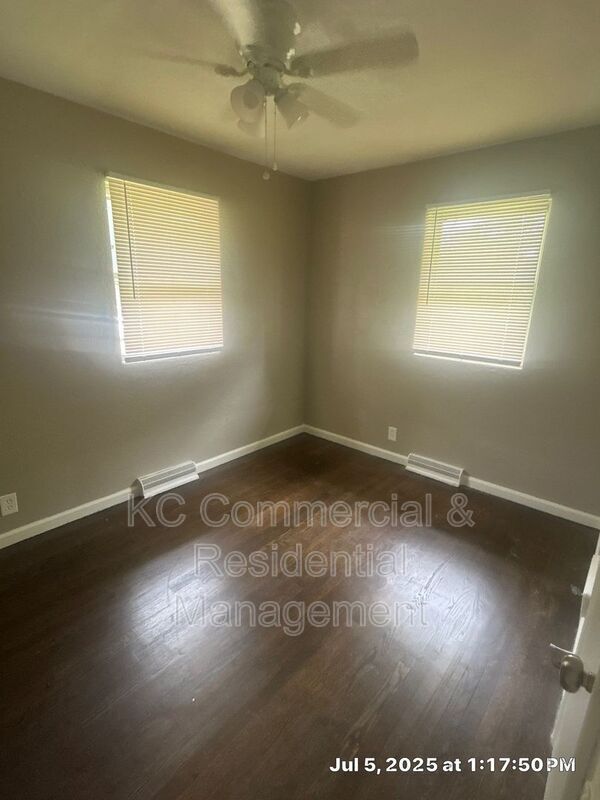 Building Photo - 1705 N Lynn St