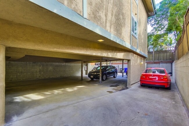 Building Photo - Heart of Normal Heights! 2 Bedrooms w/ In Unit Washer/Dryer! Two Assigned Gated Parking Spaces!