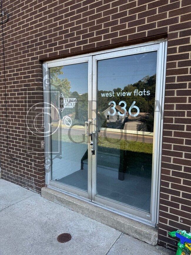 Building Photo - Move In Ready! North Hills School District, Parking, Updated 2 BR, Quartz Countertops, AC, Laundr...