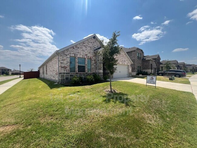 Building Photo - 2101 Sun Star Dr