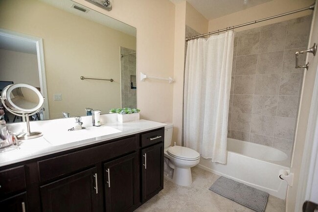 Building Photo - 6115 Bangalow Dr