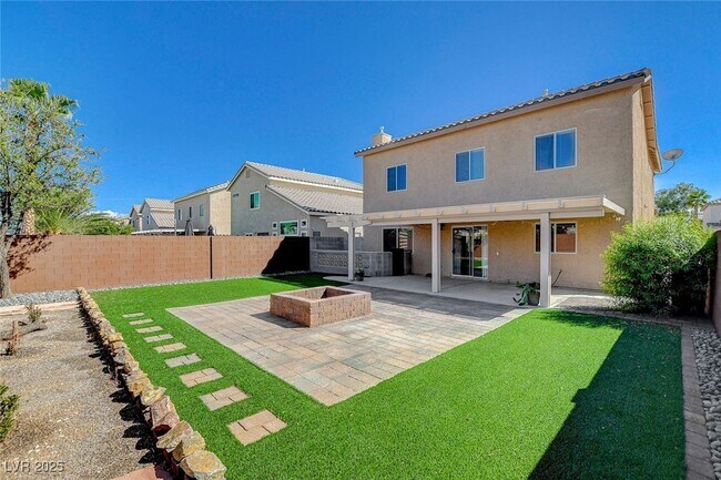 Building Photo - 688 Emerald City Ave