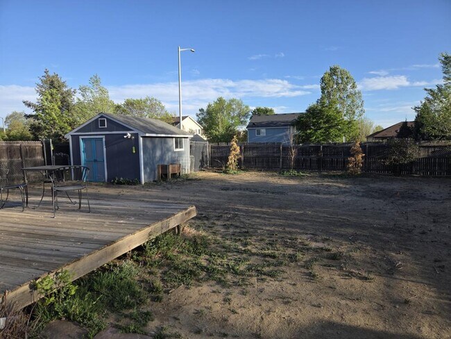 Building Photo - 921 Pasque Dr