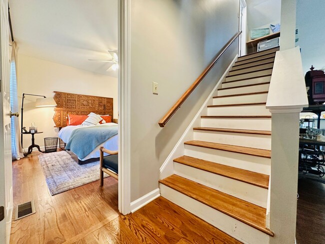 Building Photo - Charming Country Cottage Only 23 Mins from...