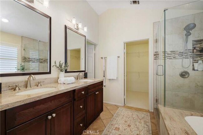 Building Photo - 3 Bedroom Plus Loft in Los Flores