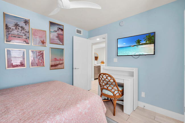 Building Photo - 600 Neapolitan Way
