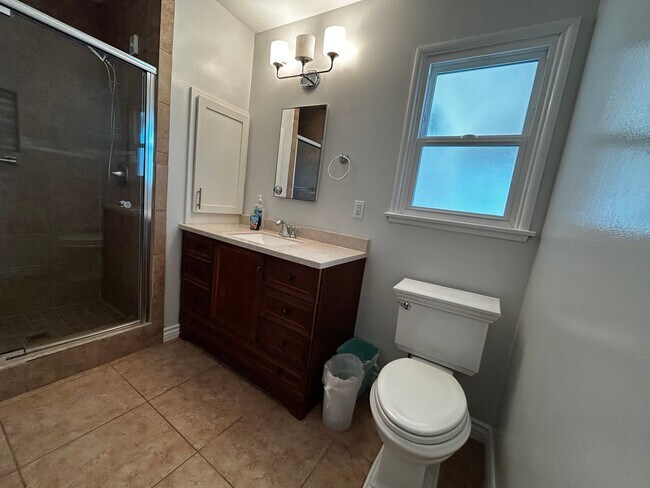 Building Photo - Beautifully Remodeled 3-Bedroom Home for Lease in a Highly Desirable Neighborhood