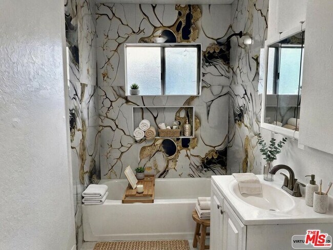 Building Photo - 1630 W 104th St