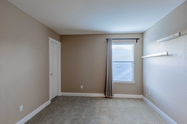 Building Photo - 1605 Constanta Dr