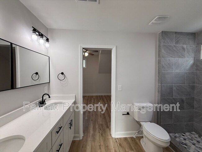 Building Photo - 312 Price Ave