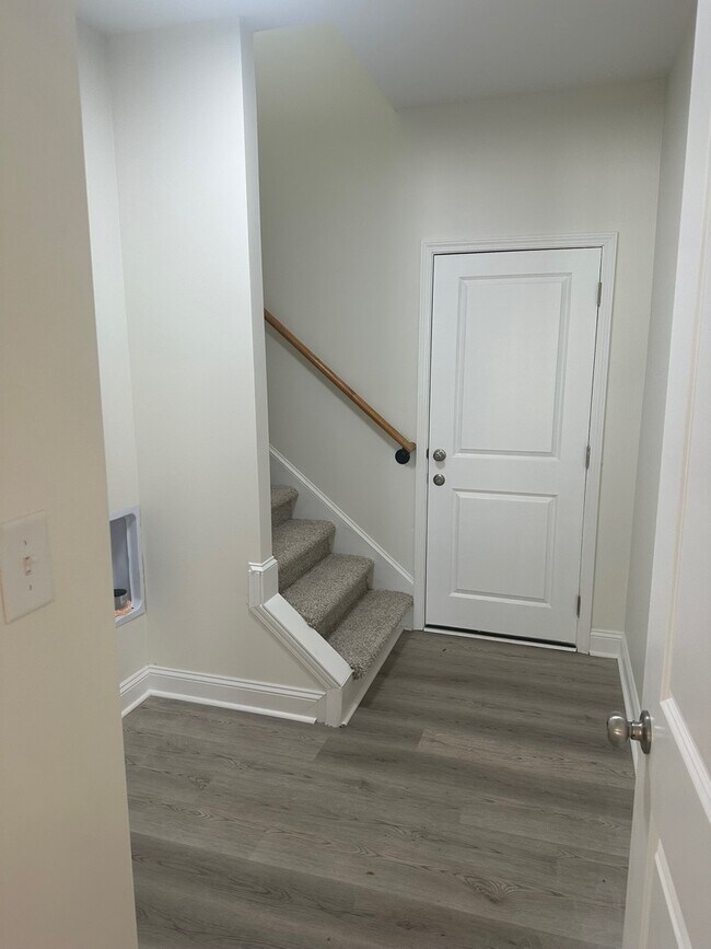Building Photo - 645 Glensford Dr