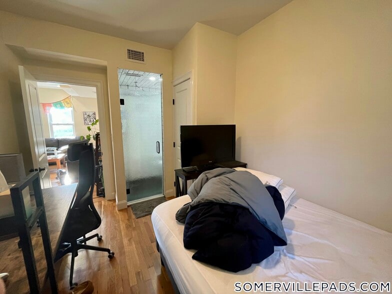 Building Photo - 28R Cherry St