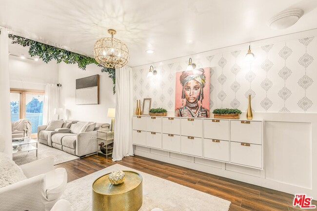 Building Photo - 14050 Magnolia Blvd