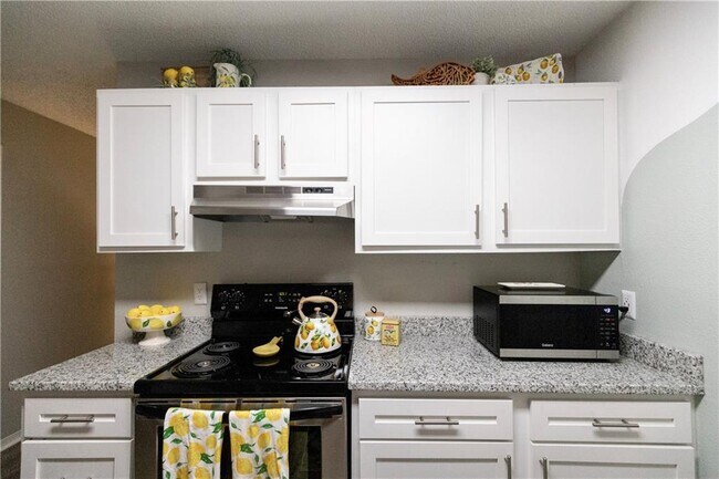 Building Photo - 1960 Wilkins Pl