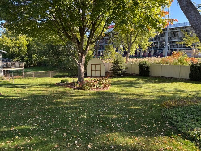 Building Photo - 6102 Campus Park Dr SE