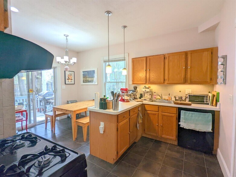 Building Photo - 390 Washington St