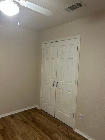 Building Photo - 3200 John Porter Dr