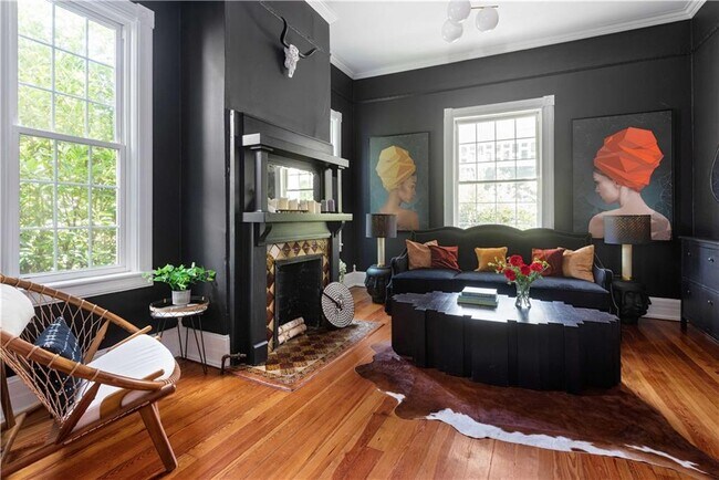 Building Photo - 383 Park Ave SE