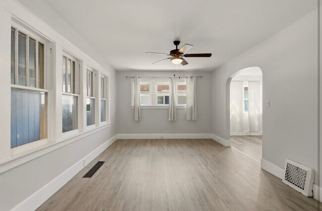 Building Photo - Beautifully Renovated 2 Bed, 1 Bath Home for Rent!