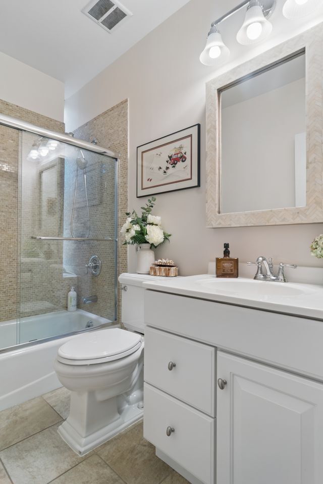 Building Photo - 1667 N Bissell St