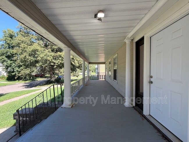 Building Photo - 2727 P St