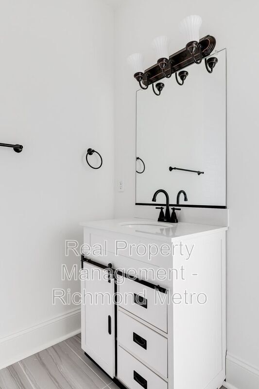 Building Photo - 3003 Midlothian Tpke
