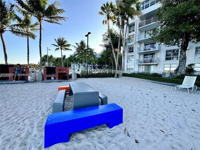 Building Photo - 680 NE 64th St