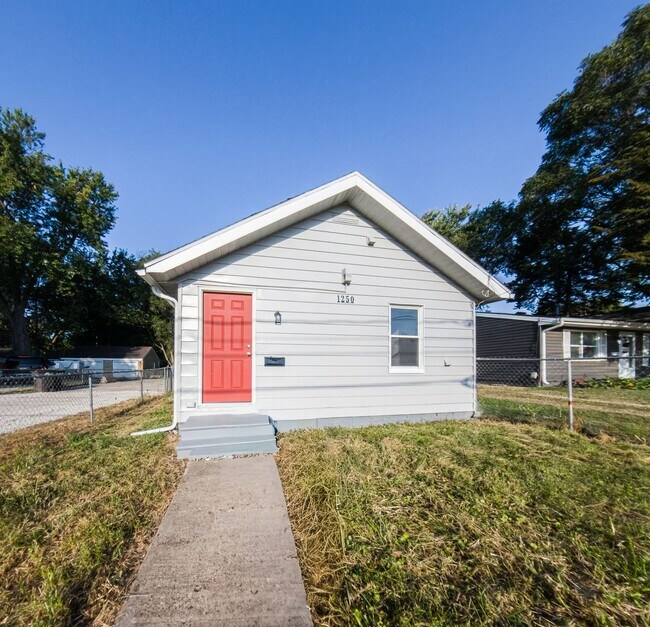 Building Photo - 1250 E 27th St