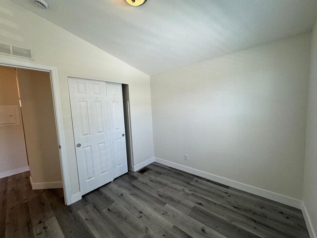 Building Photo - 3 bedroom 2 Full Bath Mobile Home Close to...