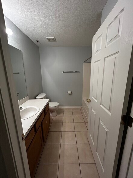 Building Photo - 9690 Amarante Cir