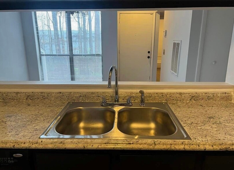 Kitchen - 4517 Sharon Chase Dr