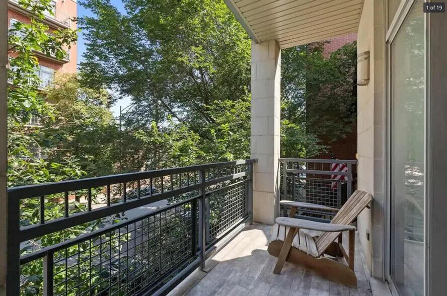 Building Photo - 951 W Huron St