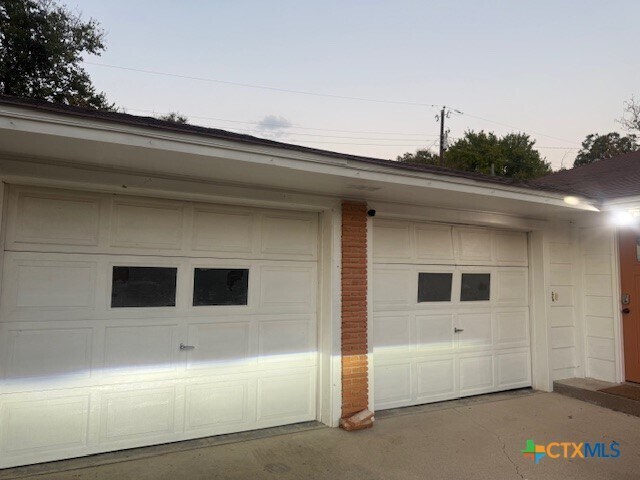 Building Photo - 3402 Rosewood Dr