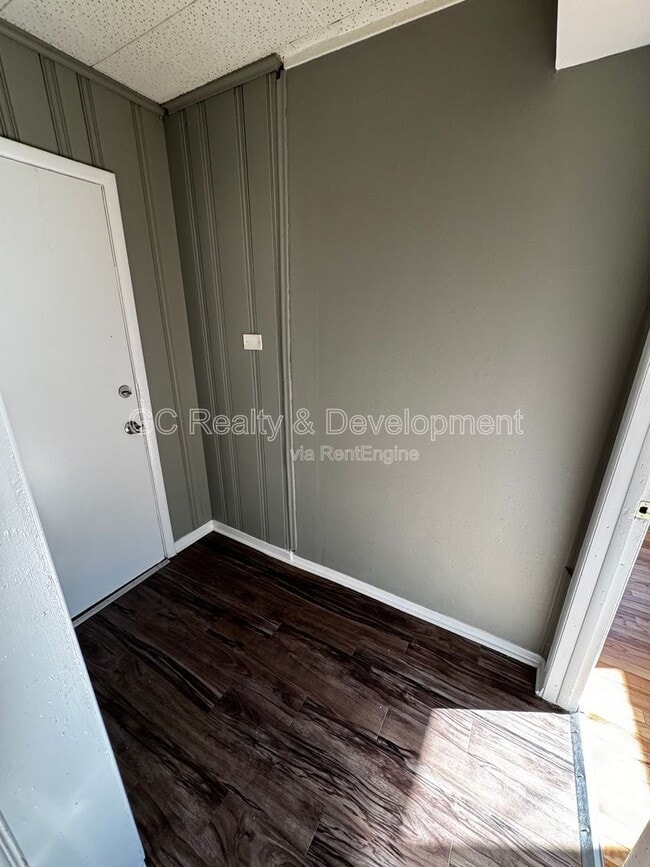 Building Photo - 11347 S King Dr