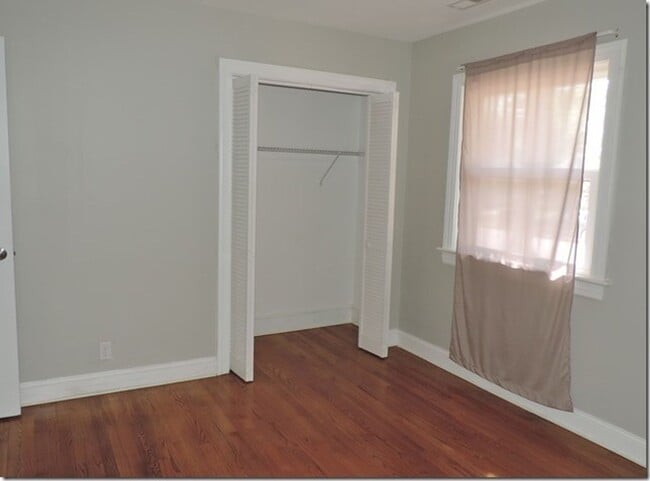 Building Photo - 310 Forrest Rd W