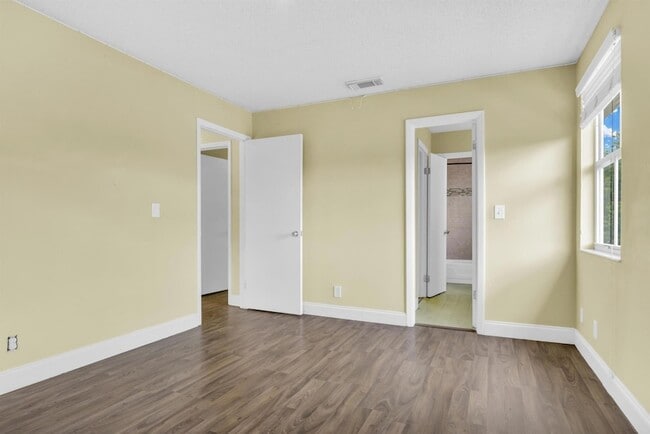 Building Photo - 6279 Island Way