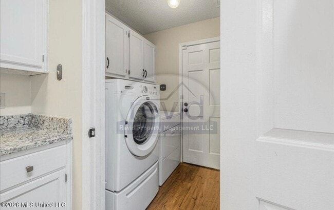 Building Photo - 7194 Atterbury Cir E