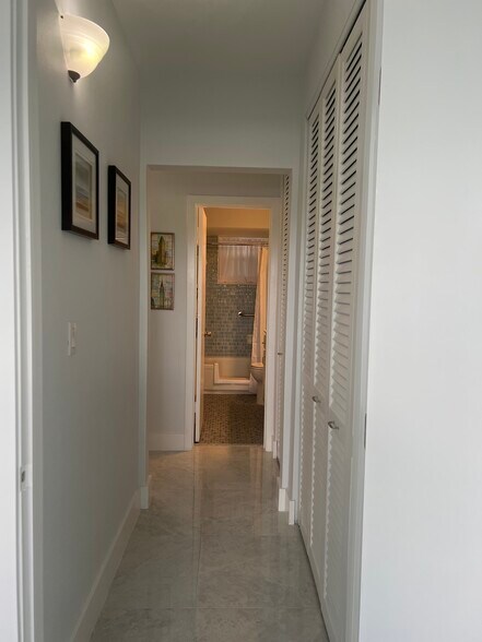 Building Photo - 3135 S Ocean Dr