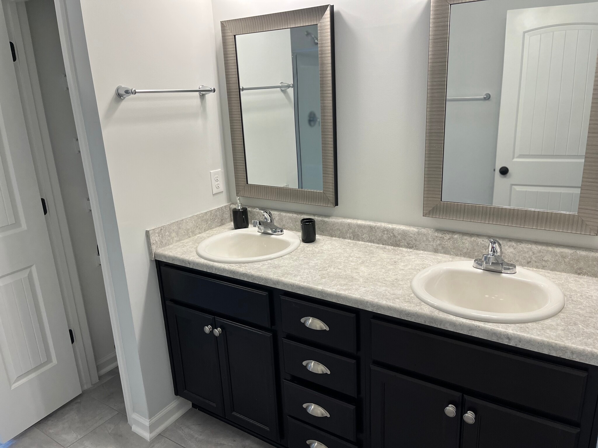 Building Photo - 529 Jensen Ln