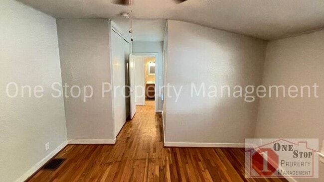 Building Photo - Charming 2 Bedroom, 1 Bathroom home in Ind...