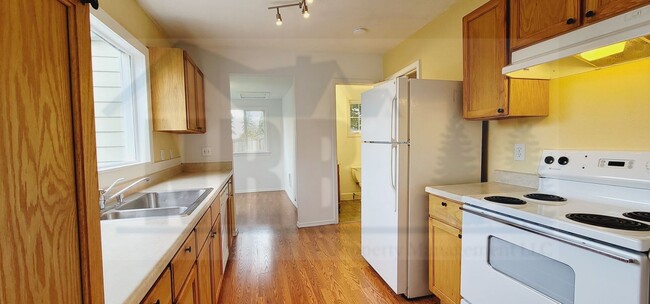 Building Photo - Gorgeous 2 bd House near Point Defiance an...