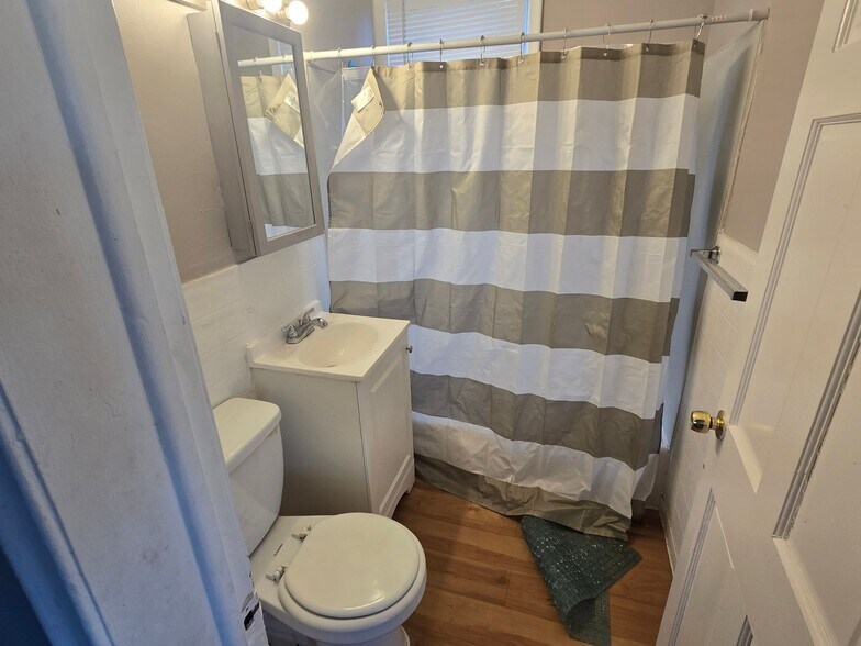 Building Photo - 3105 N Girard Ave