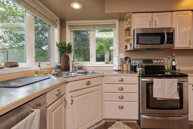 Building Photo - Beautiful home in Haven Heights